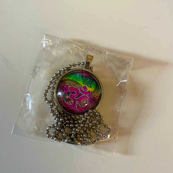 🔥4/10$ NEW OM Glass Necklace - Picture 3 of 5